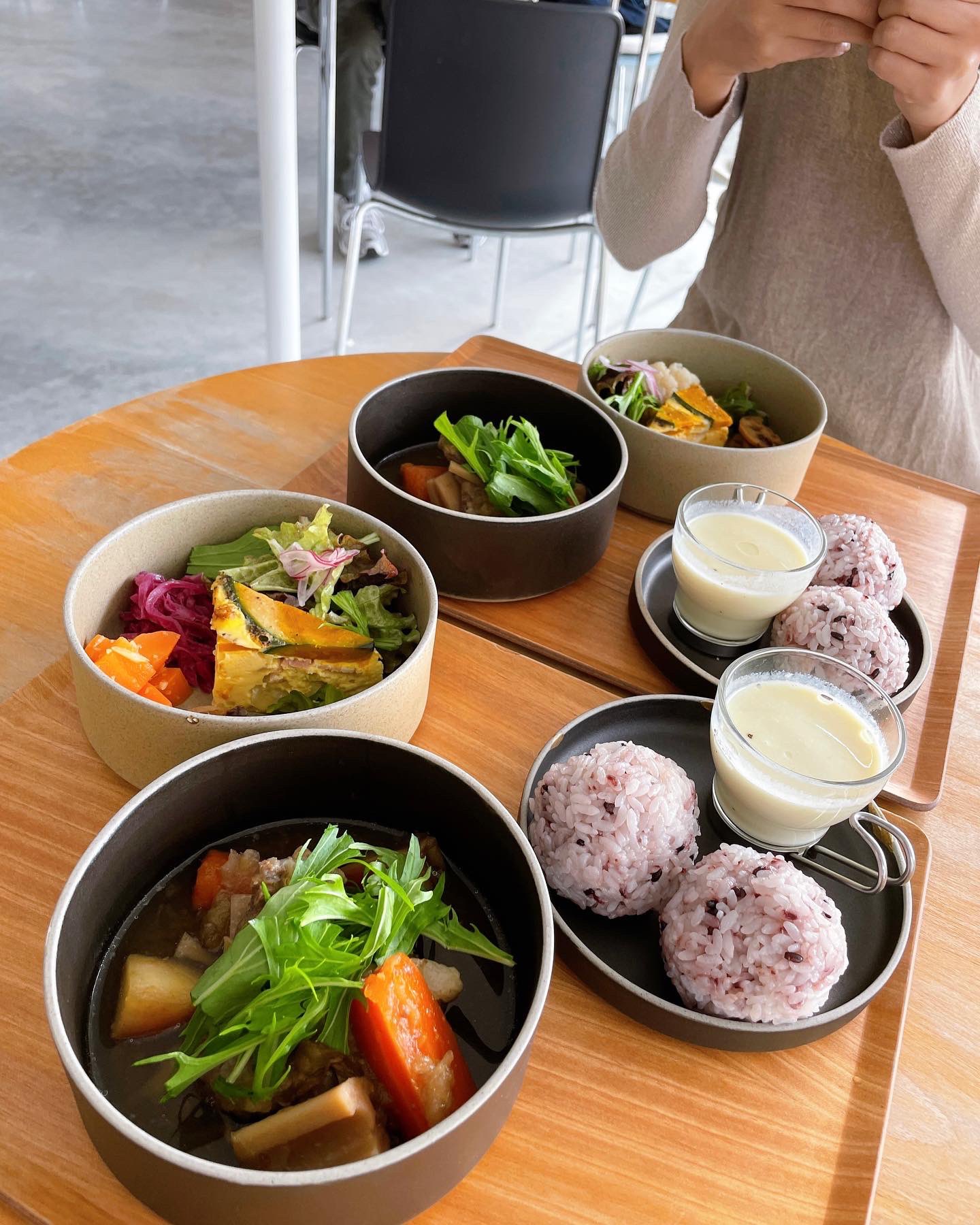 まるごと岡山食べ尽くし日記 Pa Twitter Jテラスカフェ 岡山市北区津島 建物がアートすぎてインスタ映え 岡山大学内にあるお洒落カフェでヘルシーランチ イチョウが綺麗すぎた 並木道 岡山紅葉 詳細はコチラ T Co Qrrfxmhj21 T Co