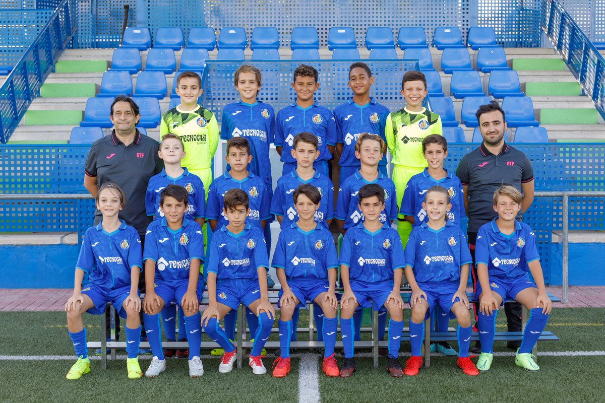 LaBaseGTF's tweet photo. ¿Acaso hay mejor forma de empezar el día que con las presentaciones de nuestros equipos? 

Estos son nuestros Alevines C, D y E y esas caritas de felicidad no son solo porque sea viernes... 😆💙

#VamosEscuelaGTF https://t.co/GqkAcxuYOX