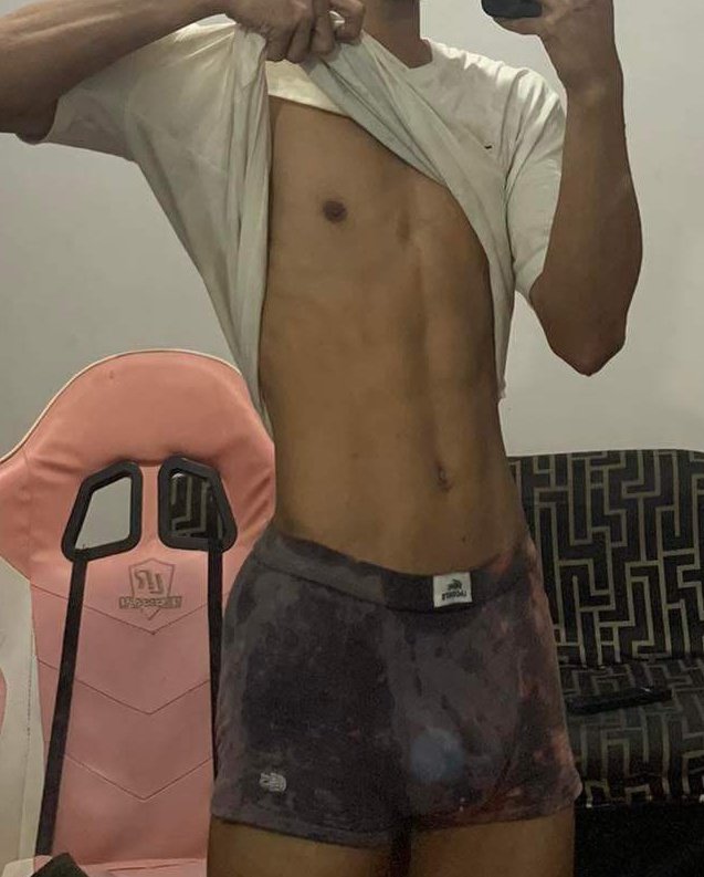 itslimmyy's tweet photo. Twink kayo jan 😬 https://t.co/H92Q6N9PFX