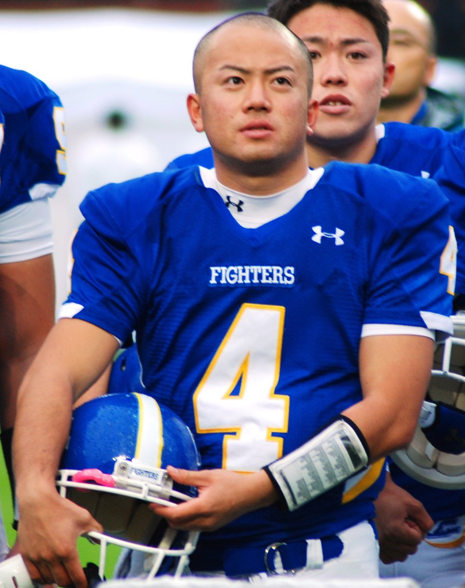 footballstore55's tweet photo. X2WESTは23日、3勝1敗同士の西宮ブルーインズvsホークアイで優勝が決まります。両エースQBはともに関学出身。西宮の前田龍二（29）は学生時代、おもにスカウトチームのQBでした。一方、ホークアイの奥野耕世（23）は2回生からエース。対照的な学生時代を過ごした二人の糸が、ここで交わります。 https://t.co/pVSAVdAR6r