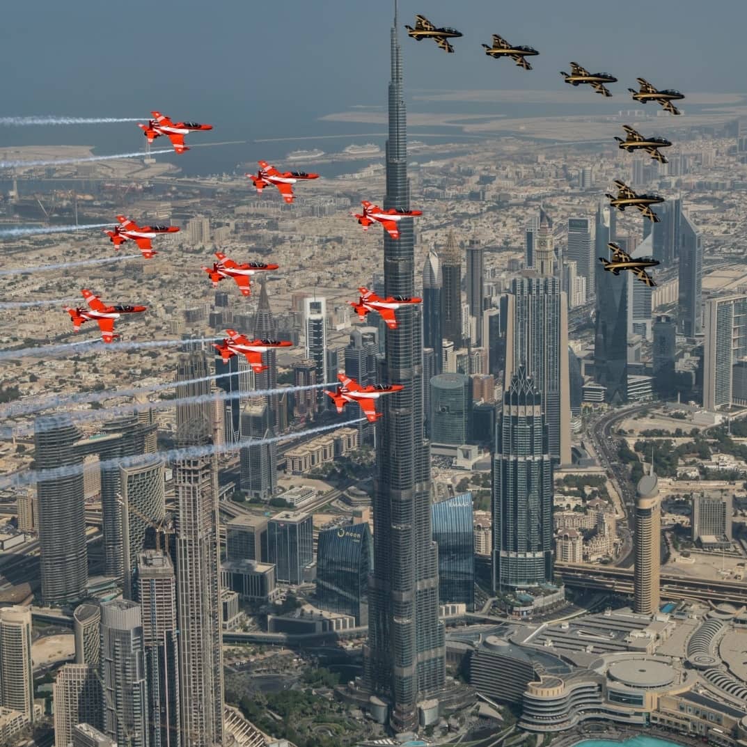 fursanalemarat7's tweet photo. تشرفنا بالقيام بالمرور الجوي مع فريق الاستعراضات الجوية على أبرز المعالم في مدينة دبي.
हम सूर्यकिरण एयरोबेटिक टीम के साथ दुबई पर उड़ान भरने के लिए गौरवान्वित हैं |
#suryakiran #فرسان_الإمارات
#india #dubaiairshow
#fursanalemarat #uae #dubai
#सूर्यकिरण #भारत #दुबईएयरशो https://t.co/9Or59t6xoH