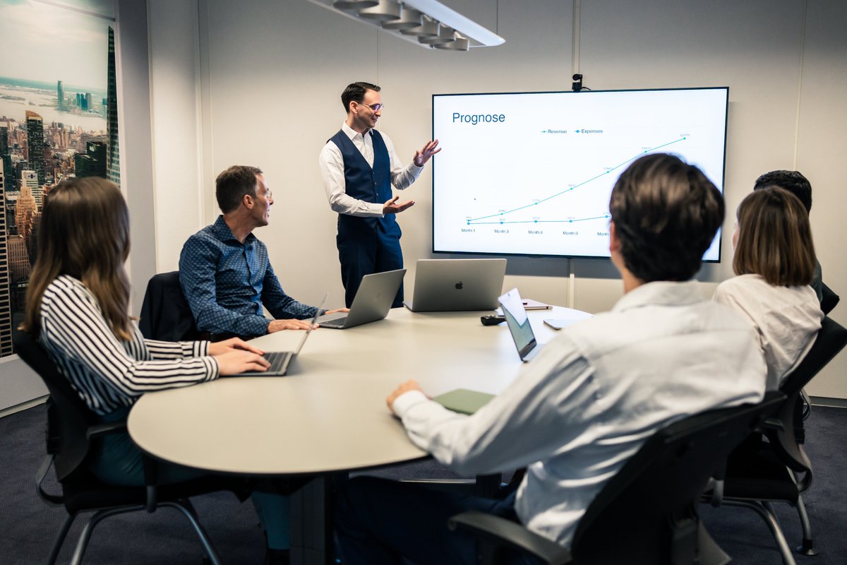 vboxx's tweet photo. Sharing ideas, discussing and entering into new collaborations, this all happens in the meeting room of vBoxx. Every day, ideas are collected to improve the products of vBoxx!
#office #work #meeting #vboxx https://t.co/Ptqw0xG1U1