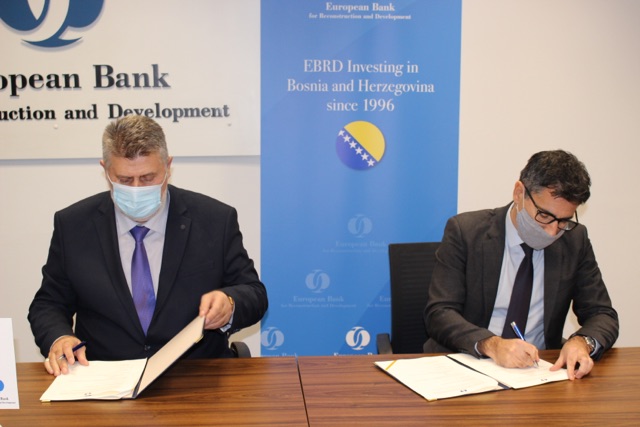 Naessl's tweet photo. Keeping up the good work💪. We will start developing 3️⃣ milestone pilot projects in renewable district heating with @vladaks_ . Thanks for your vision Minister Hadziahmetovic. Better air quality 😷, 🌿 heat and 💰savings. 🙏 also to @MFA_Austria for their support. https://t.co/aV8eOIoGwV