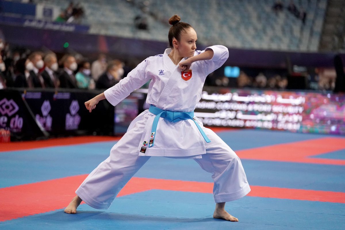 Kadınlar katada ikinci turda aldığı 24.68 puanla Olimpiyat, dünya ve Avrupa şampiyonu İspanyol Jaime Sandra Sanchez'in ardından ikinci olan Damla Su Türemen yarı final grubuna yükseldi... Tebrikler Damla.
#karateturk #KarateDubai2021