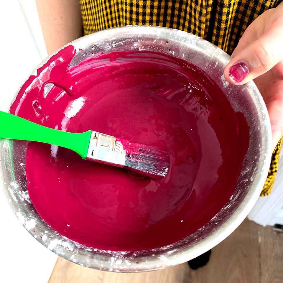 snapforchange's tweet photo. How vibrant is this beetroot powder paint!? We are only using natural paint now, made from powdered fruit, vegetables and spices and the children love it as they can get as messy as they want 🎨
#SNAP #SustainableNurseriesAgainstPlastic #SNAPForChange #SustainableNurserySchool https://t.co/nleIf3eEZt