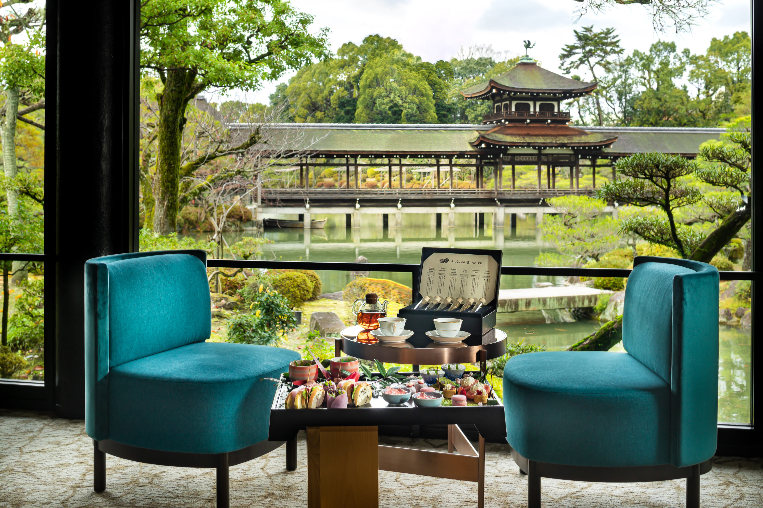 Vmg Restaurants アフタヌーンティーでバズを生み出してしまったので追加で宣伝させてください 京都の平安神宮 の隣でアフヌンできるのをご存じですか 神苑を眺めながら4000円で2時間半 手作り和菓子やおばんざい風のセイボリーが食べられます 正月も営業