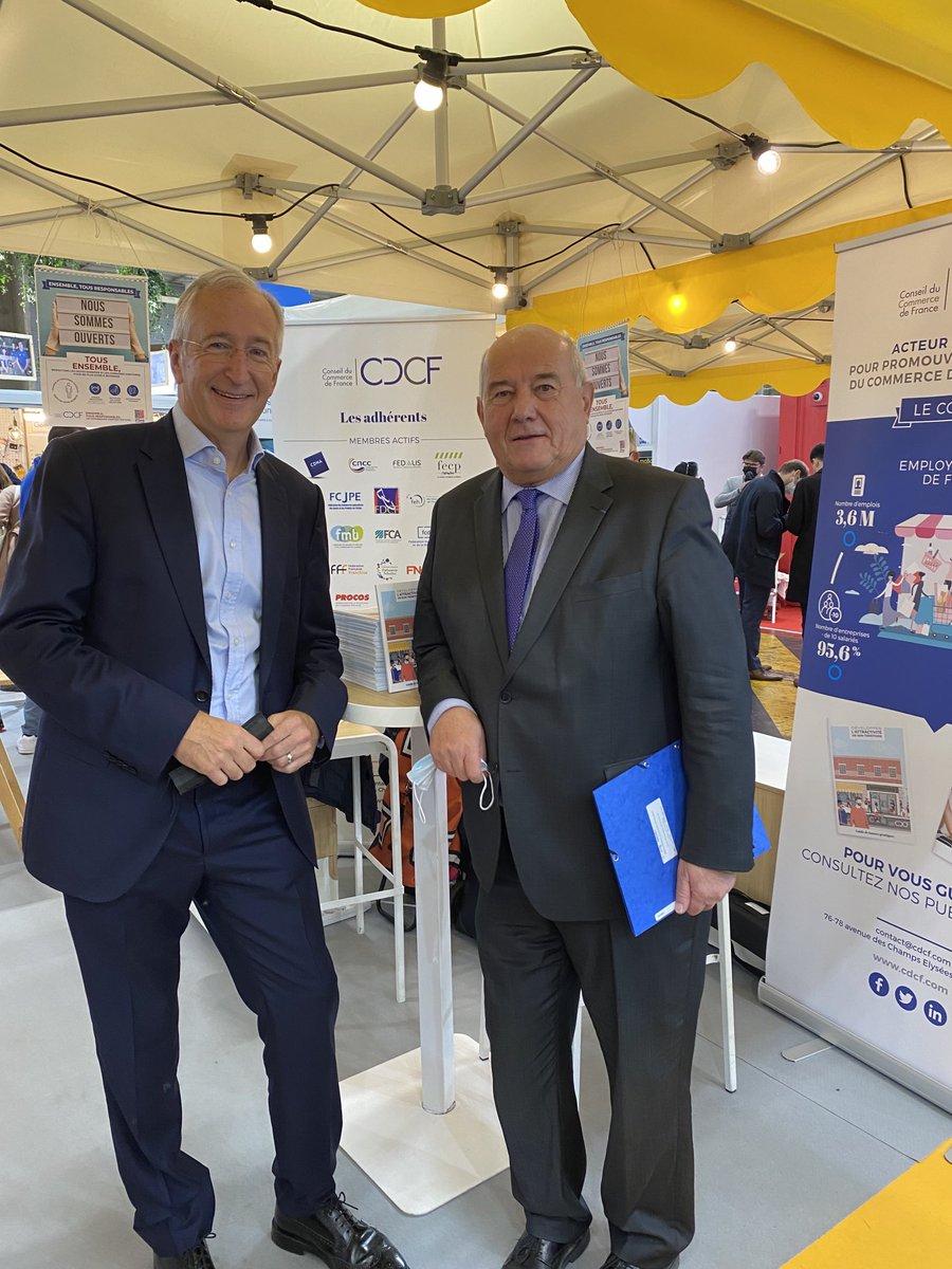 CdCFcommerce's tweet photo. Merci au sénateur Serge #Babary de son passage sur notre stand et de son soutien indéfectible auprès des #commerçants ⁦@Senat⁩ https://t.co/sp5V1v1ts4