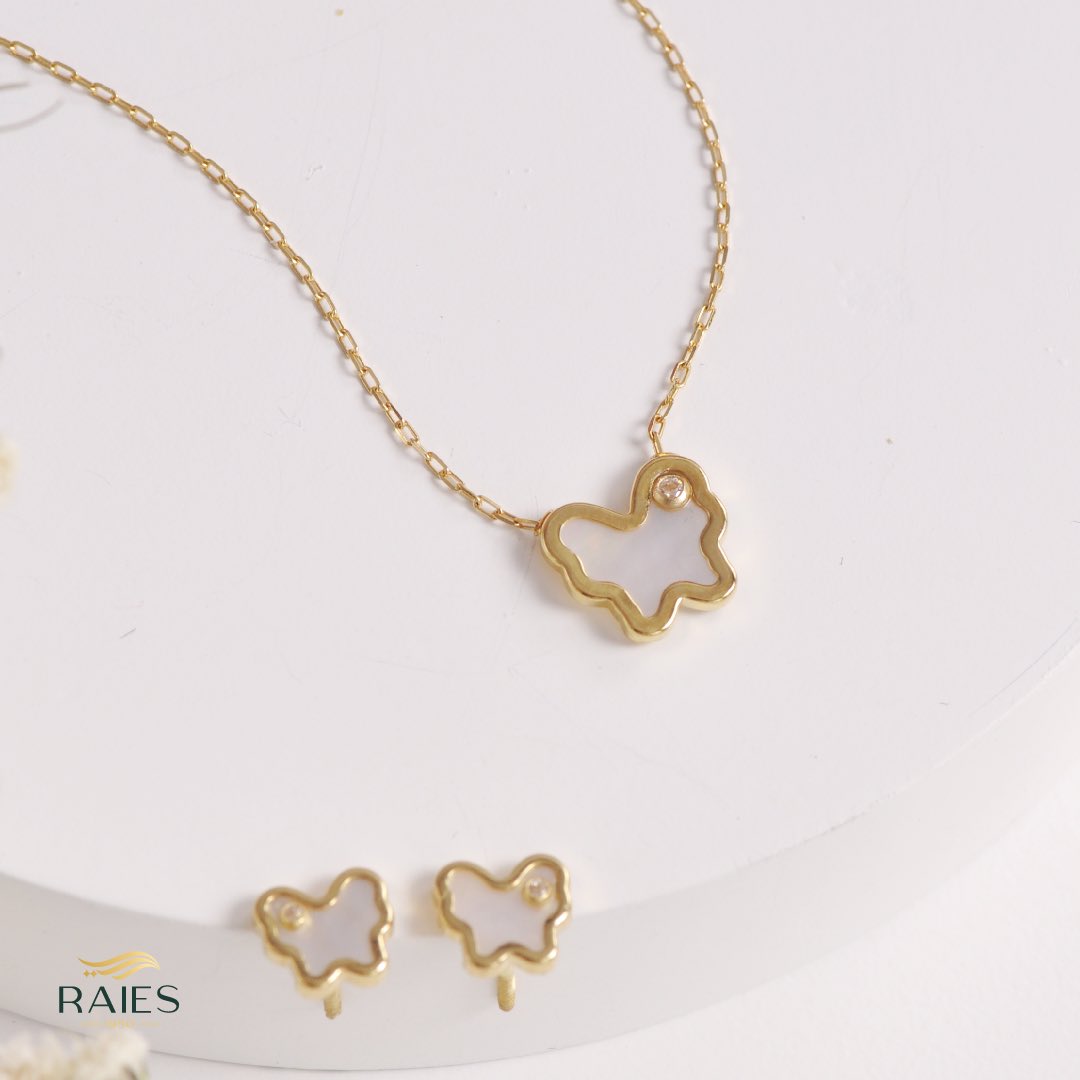 RaiesCo1950's tweet photo. اختاري لطفلتك في يوم الطفل العالمي قطع ذهب مميزة لطفولة مليئة بالحب 🐻♥️✨

#يوم_الطفل_العالمي
#ريّس_للذهب_والمجوهرات
#اطقم_اطفال https://t.co/le4hCpER5s
