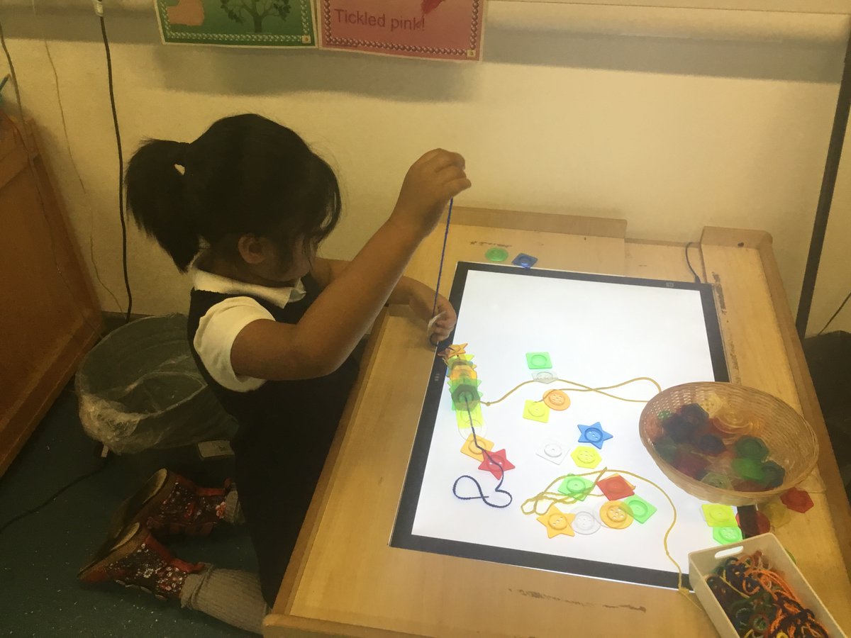 BpsGrint's tweet photo. We are developing our creativity with paint, with junk modelling, with blocks, with beads at the light table #playingislearning #learningisplaying @BpsGillen @BroomhousePs https://t.co/ZA9z3KwqLV