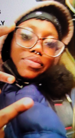 TPSOperations's tweet image. MISSING GIRL:
Omolade Alabi, 15
- Last seen Wed, Nov 17, 2pm 
- Finch Av W + Weston Rd 
- 5'3", 110lbs, thin build, brown eyes, short blonde afro style hair
- Wearing a longe blue winter jacket w/fur hood, black pants w/white dots, red/white Air Max shoes
#GO2219749
^lb