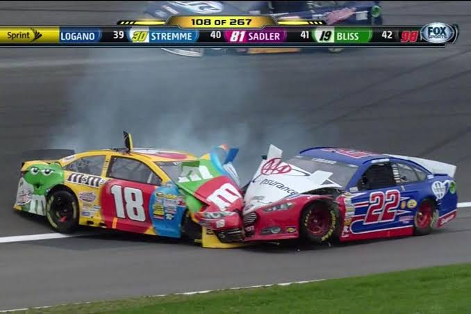 Crashing thread. NASCAR Кайл Буш. Логано наскар. NASCAR 2013 crash. Joey Logano NASCAR.