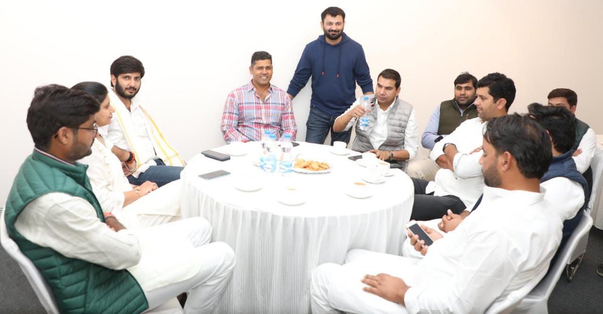 AshokChandnaINC's tweet photo. आज जवाहर कला केन्द्र जयपुर में आयरन ��ेडी प्रियदर्शिनी इंदिरा गांधी जी के जीवन पर आधारित "भारत की इंदिरा" फ़ोटो प्रदर्शनी का अवलोकन किया। 

सफल आयोजन के लिए राजस्थान युवा कांग्रेस महासचिव भाई दुष्यंतराज सिंह चुण्डावत को  बहुत-बहुत बधाई एवं उज्ज्वल भविष्य की शुभकामनाएंl @IYC https://t.co/n41VuFjaam
