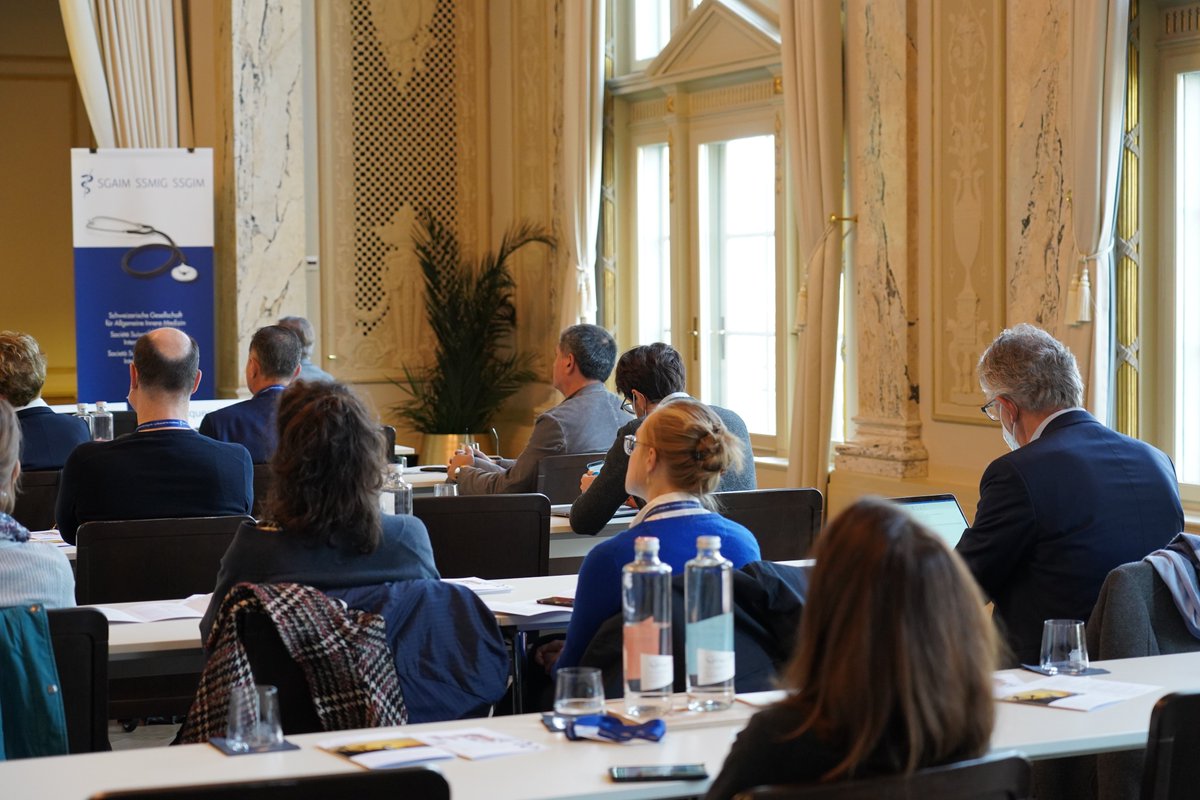 Welche Lehren können aus der COVID-19 Krise gezogen werden? Diese und weitere Fragen werden am heutigen #HealthSymposium der #SGAIM diskutiert.
Quelles leçons peut-on tirer de la crise #Covid_19?  Cette question et d'autres seront discutées aujourd'hui. #SSMIG