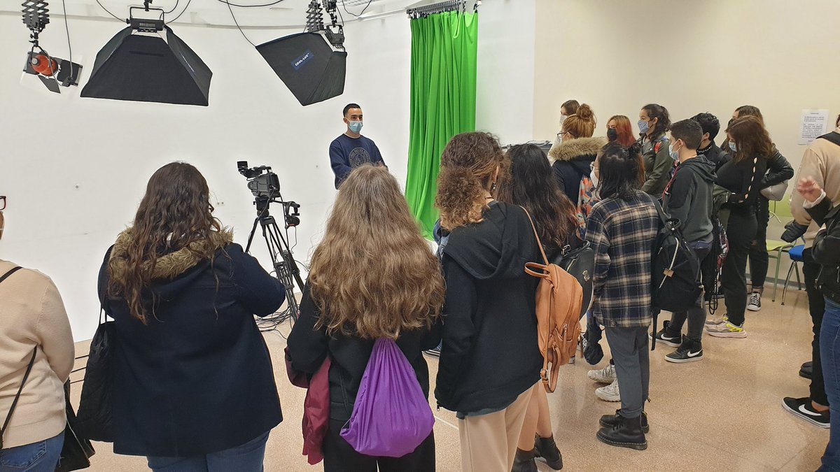 Satdi_UMH's tweet photo. Esta mañana recibimos la visita en #Atzavares de estudiantado del Instituto de Educación Secundaria Haygon @IHaygon de #Alicante. ¡¡Bienvenidos/as a la #umh!! Gracias a nuestro estudiante de @cauumh @_manubaeza por hacer de cicerone 👏👏👏🔝🔝🔝 @UniversidadMH @csjelxumh https://t.co/jPEUxtdKl3