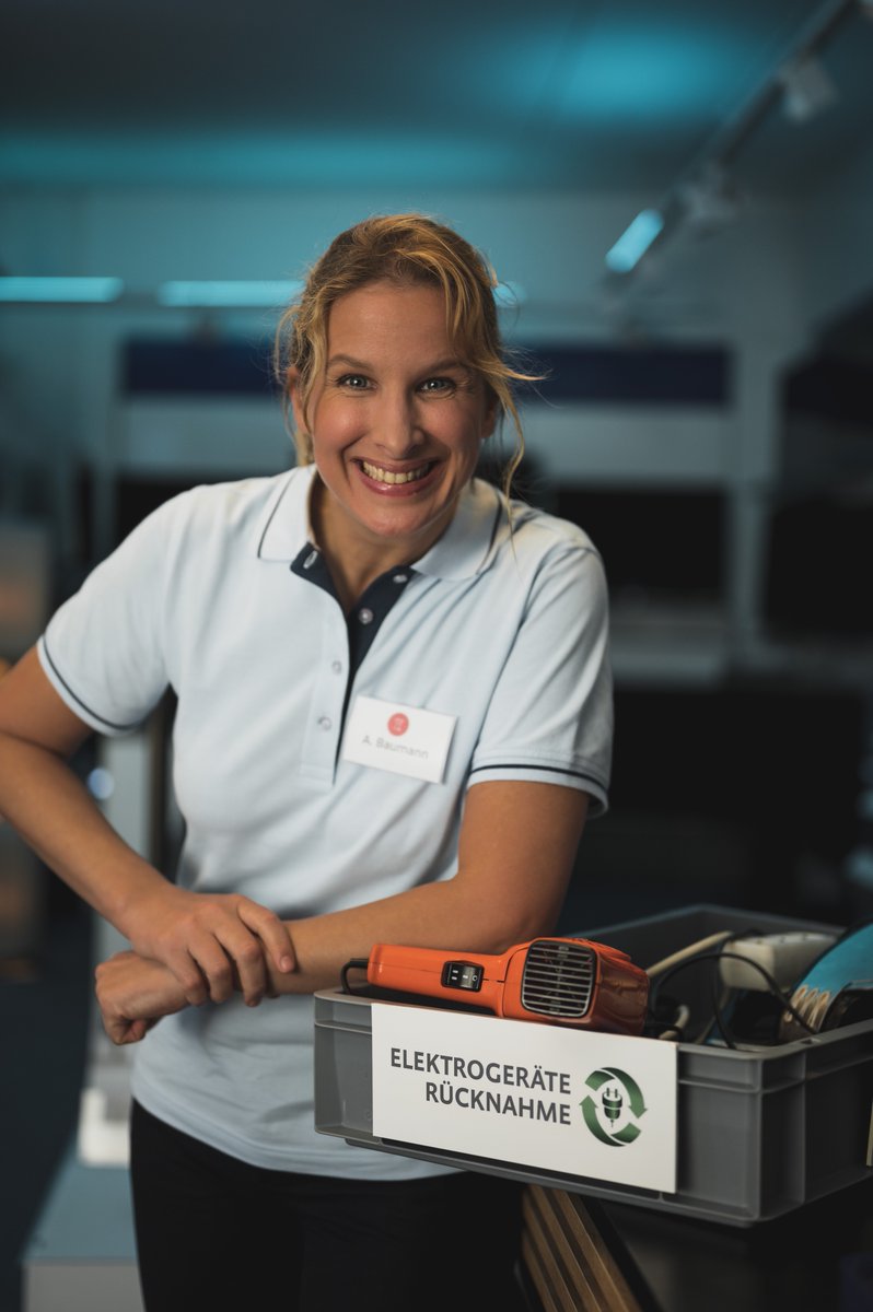 dein_plan_e's tweet photo. Loslassen kann so einfach sein - und so gut erreichbar.  🏃 Entsorge dein Elektro-Altgerät kostenlos im Handel. 
Mehr Info auf: https://t.co/gKQ6sbIctr
  #RecycleInPeace #loslassen https://t.co/4IenpzGZG7