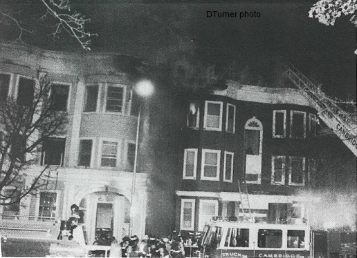 CambridgeMAFire's tweet photo. #CambridgeMaFireHistory: On 17 Nov 1994, 7 alarms were ordered, Box 7-418, for the fire at 1431, 1431A, & 1433 Cambridge St, #InmanSq. Firefighters from 22 engines & 9 ladders fought & contained the rapidly extending fire in this congested neighborhood.
IC: DFC Kuhn
Time: 758 pm https://t.co/uRYkukzRfP