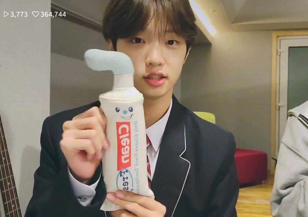 mapieyk's tweet image. ทำข้อสอบได้ไหมไม่รู้ รู้แต่กระเป๋าปากกาเว่อร์มาก 55555555555555555555555555