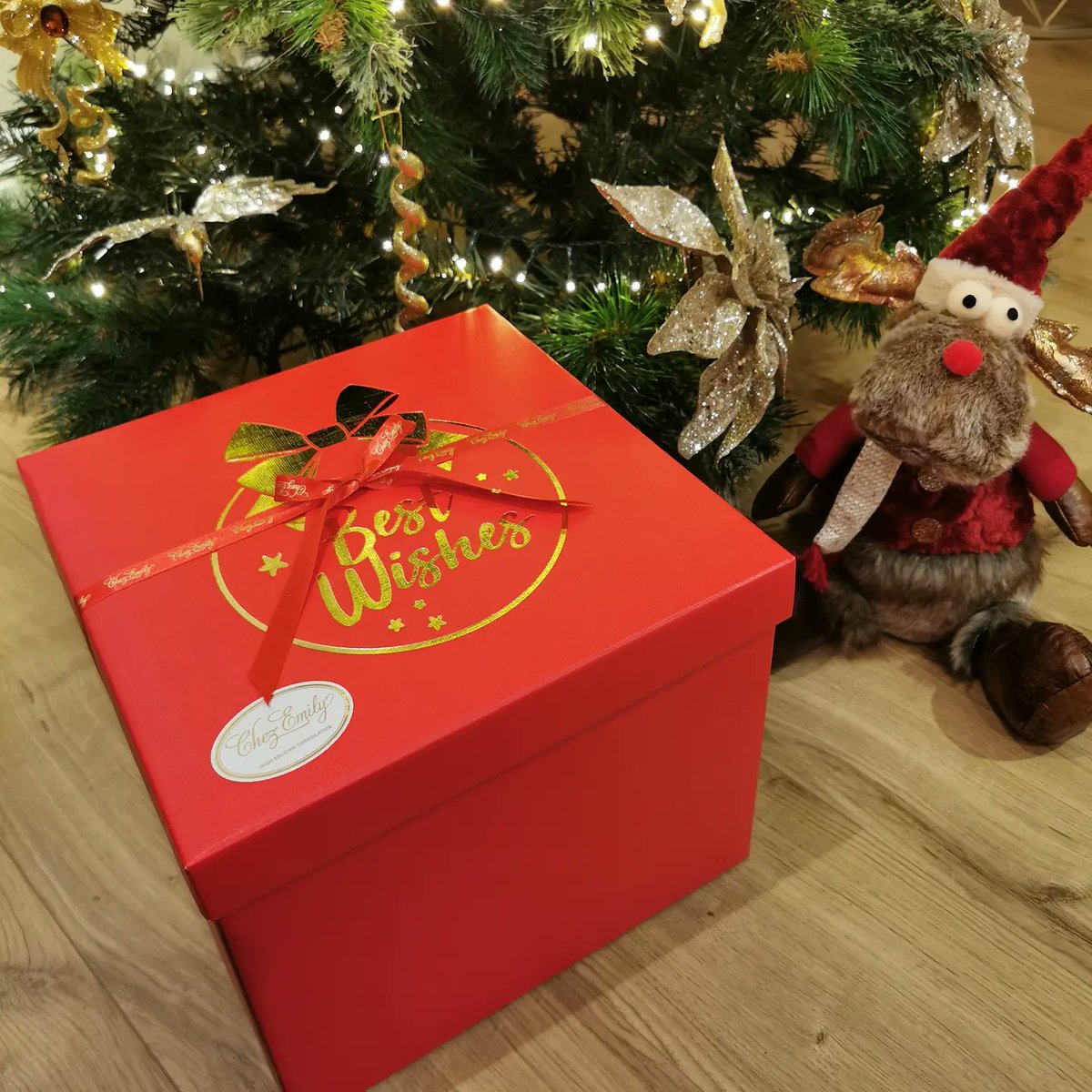 chezemichocs's tweet photo. 'Santa baby, just slip a Chez Emily Hamper under the tree, for me'🎶 🎅

Available online and in store 

🎄 https://t.co/PvCWscsUXB 🎄

#chezemily #christmashampers
#shopirish https://t.co/euhRGYTPpI