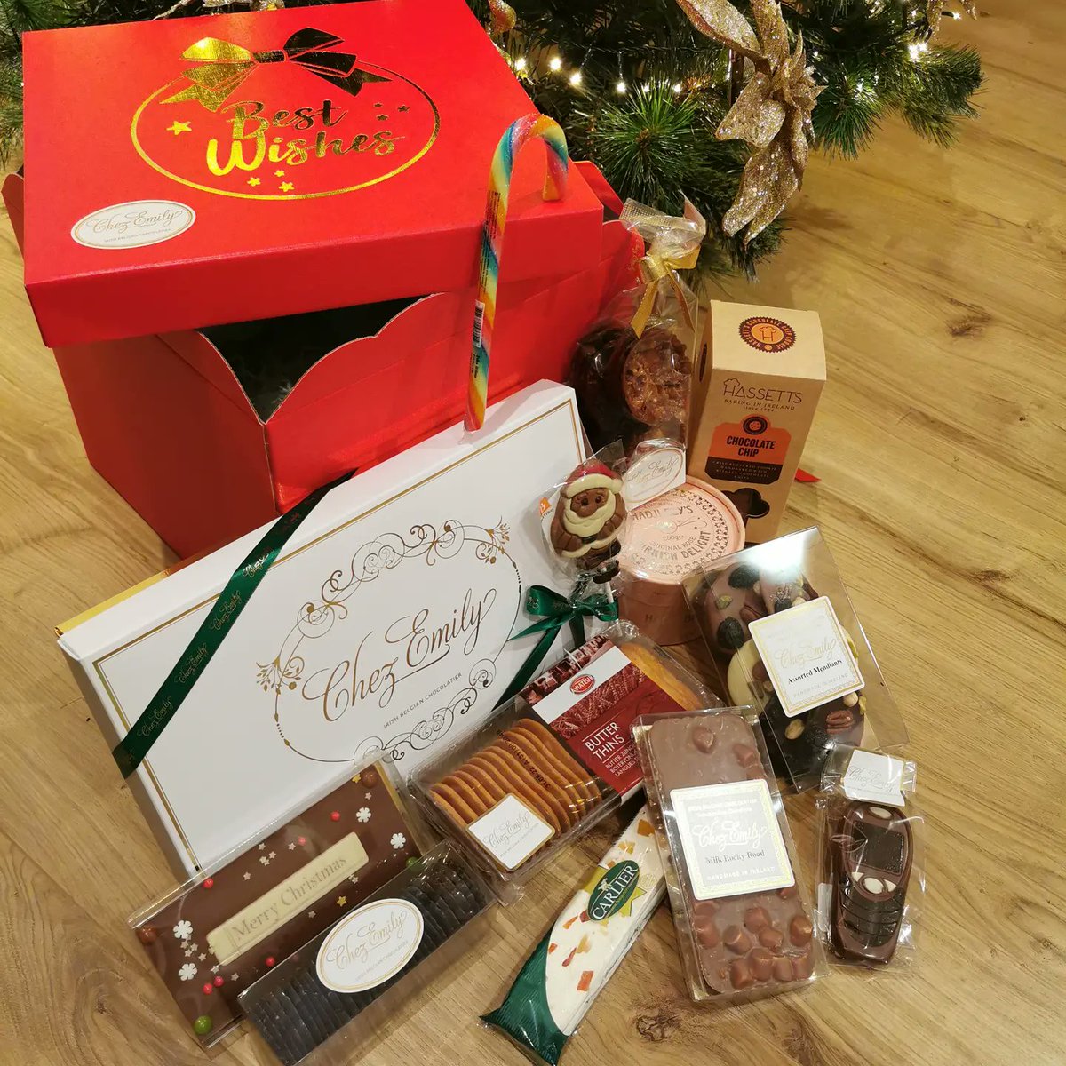 chezemichocs's tweet photo. 'Santa baby, just slip a Chez Emily Hamper under the tree, for me'🎶 🎅

Available online and in store 

🎄 https://t.co/PvCWscsUXB 🎄

#chezemily #christmashampers
#shopirish https://t.co/euhRGYTPpI
