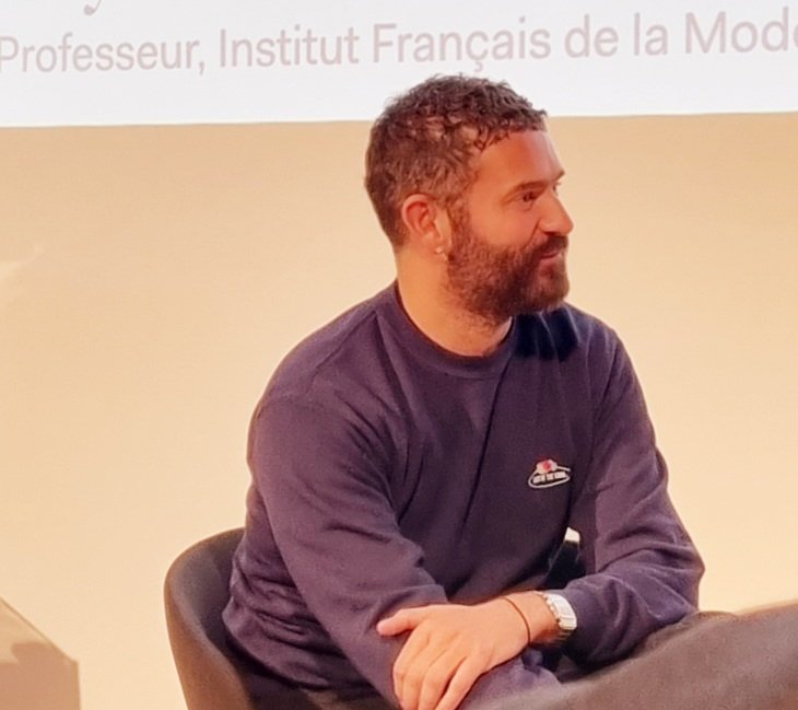 Journée d'immersion @IfmParis pour un Fashion Reboot et des intervenants  qui proposent les nouveaux modèles économiques de la mode. Alexandre Matiussi créateur d'Ami-Paris partage avec enthousiasme ses histoires et sa vision de la création en temps de reprise #ifmtalks