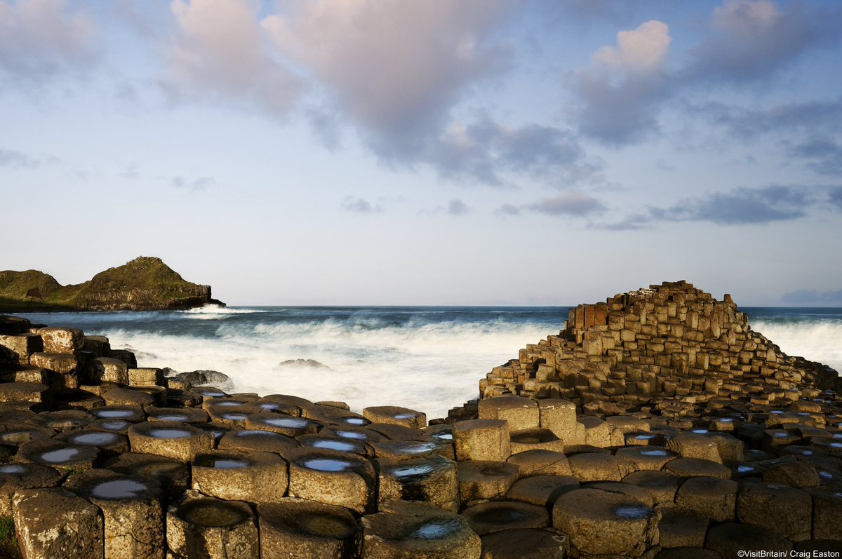 ukinkuwait's tweet photo. Are you looking for the next destination?

It's the Giant’s Causeway, the most famous landmark in #NorthernIreland

🤔Did you know that

🧟‍♂️Legend says this legendary Causeway is caused by giant Finn McCool

🌋 Geologists say a volcano created the 40,000 columns

#Get2KnowBritain https://t.co/XStLMZE3ln