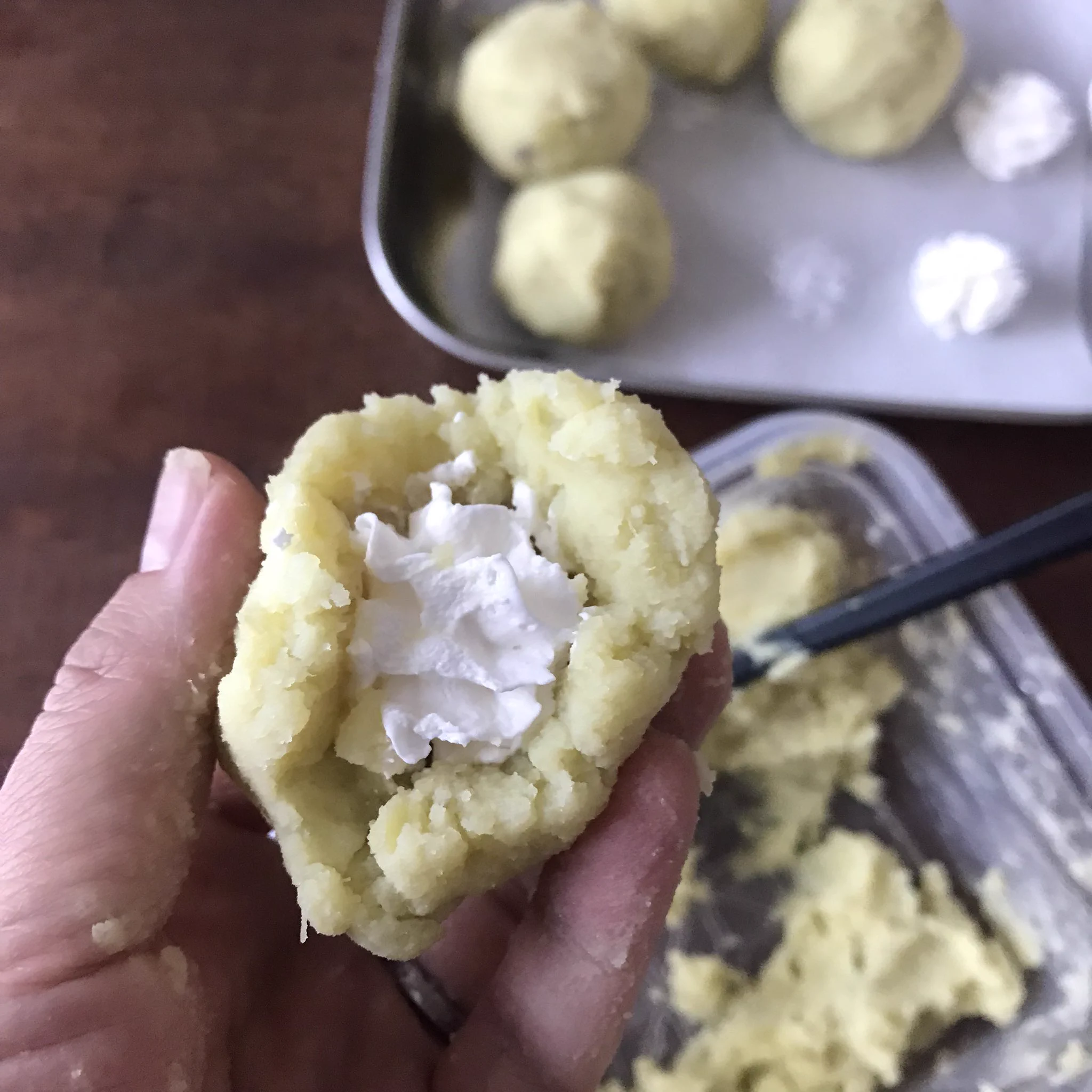 とろける食感！市販のホイップを凍らせてスイートポテトの中に入れると絶品！