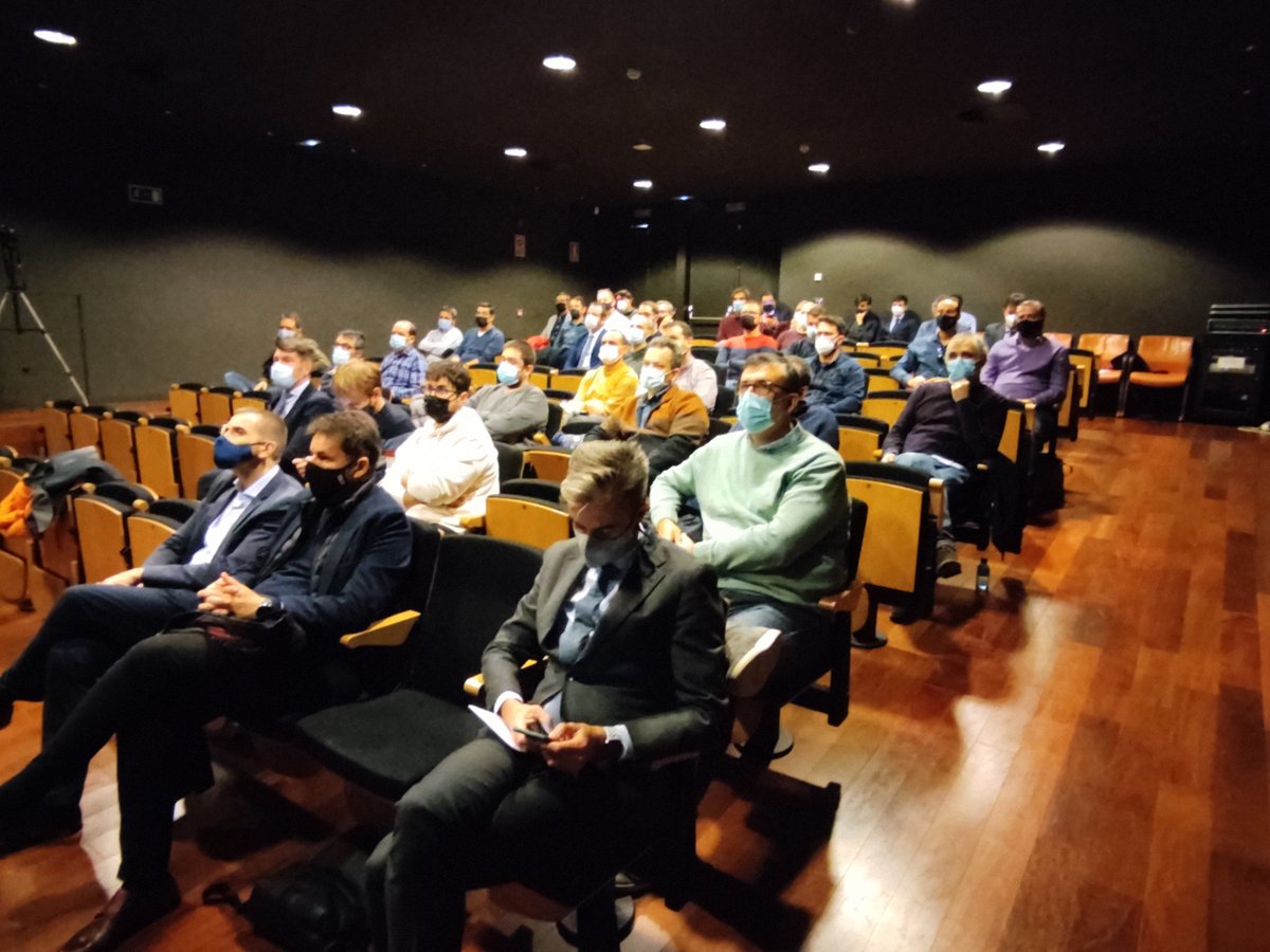 EmesaTic's tweet image. Hoy @fernonhortal nos presenta las soluciones hiperconvergentes de @HPE_ES  #SimpliVity #InfoSight #inteligenciaArtificial