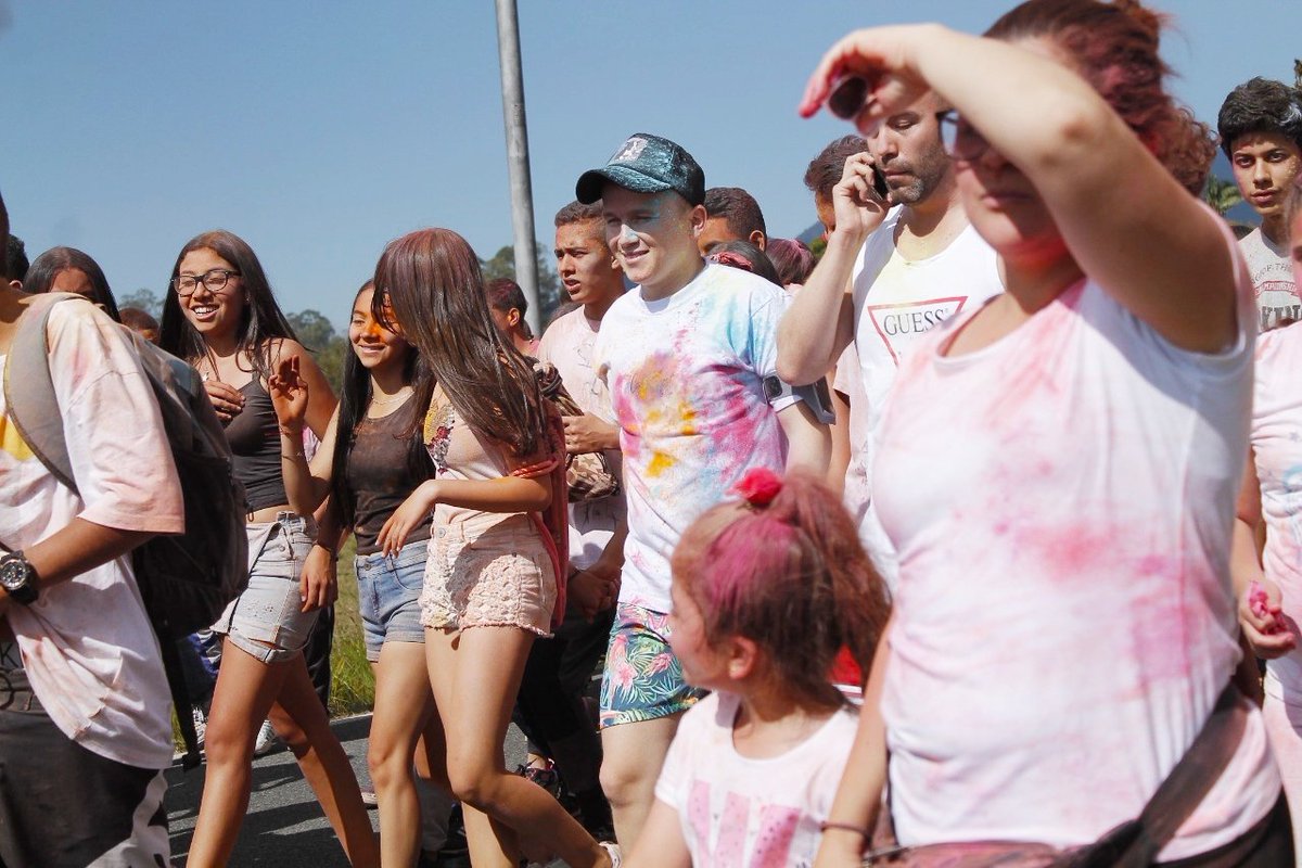 NELSONCARMONAL's tweet image. Un #TBT para anunciarles que el 8 de diciembre regresa el #ColorFest. 🥳 Volveremos a compartir con los jóvenes en esta fiesta de colores. 👍🏻 ¡Prepárense!