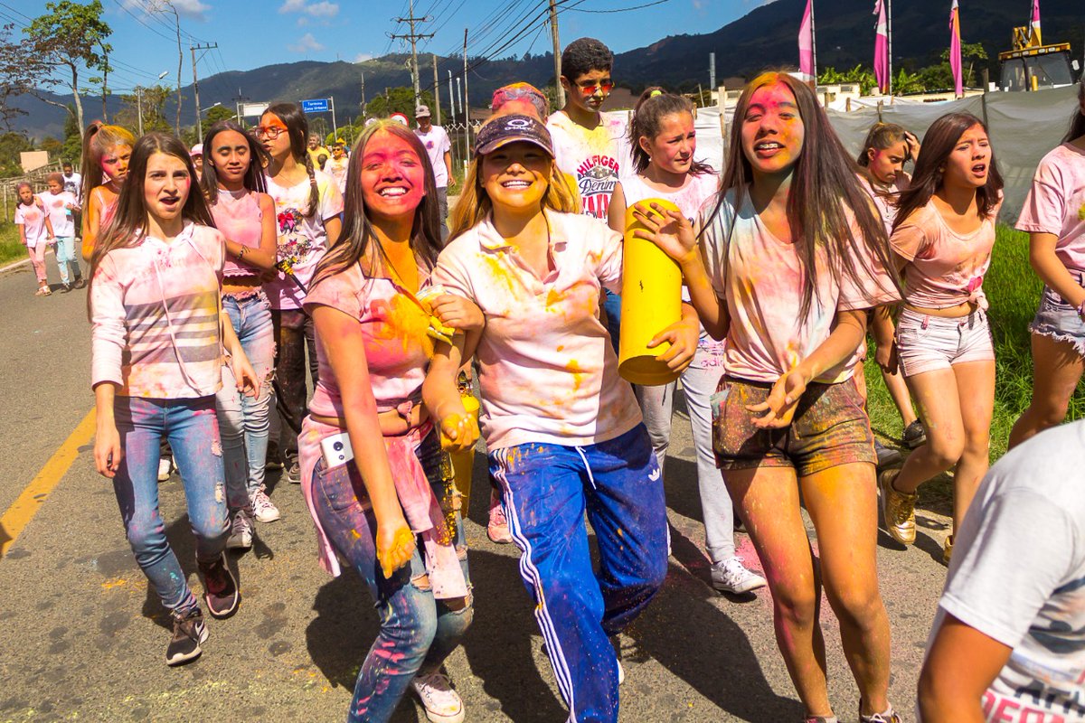 NELSONCARMONAL's tweet image. Un #TBT para anunciarles que el 8 de diciembre regresa el #ColorFest. 🥳 Volveremos a compartir con los jóvenes en esta fiesta de colores. 👍🏻 ¡Prepárense!