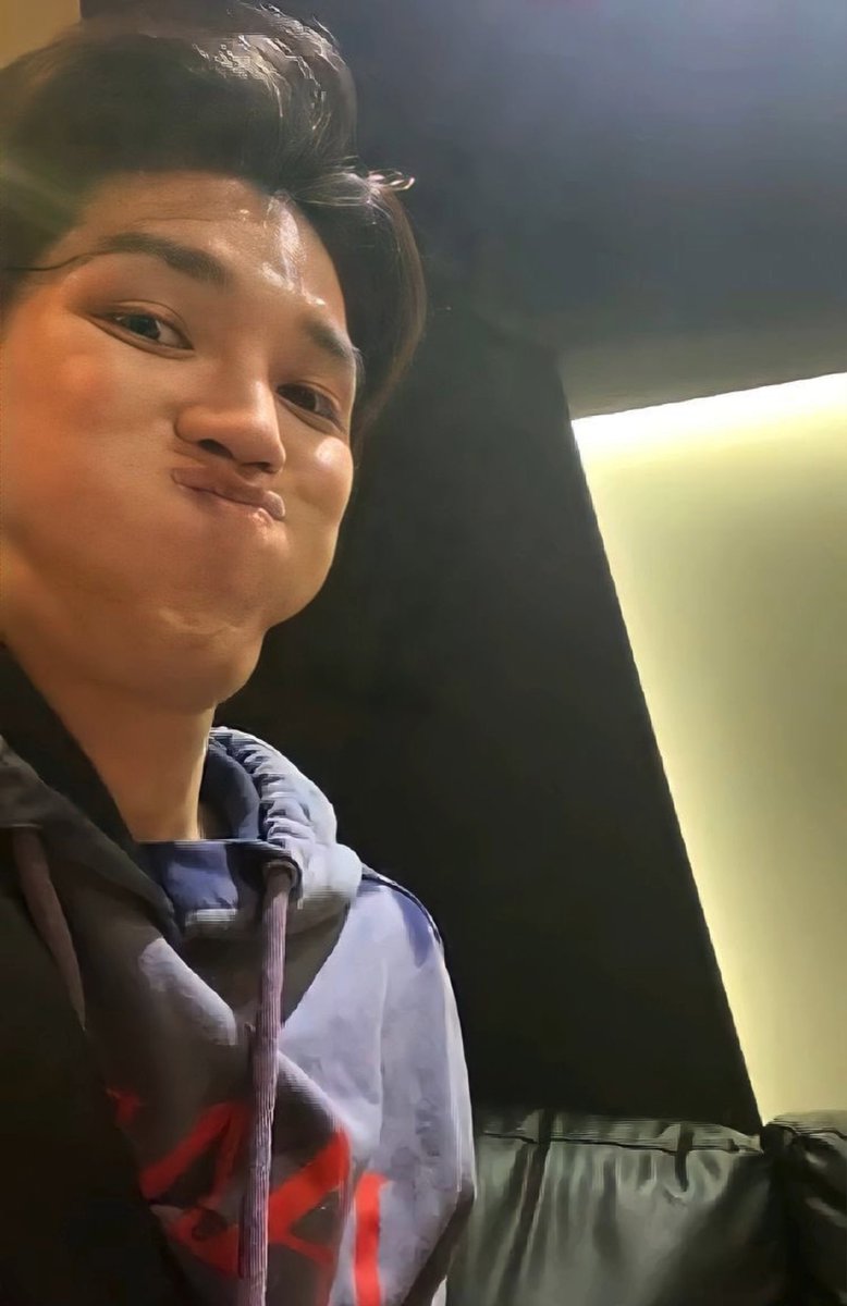 poo9932's tweet image. ดูคอนเสิร์ตห้ามลุกห้ามกรี๊ด
เส้น :