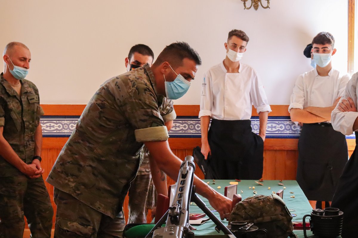 Los alumnos del Hotel Escuela Santa Cruz abandonan nuestras instalaciones para visitar y descubrir el área de trabajo de la AALOG81. 

Han aprendido sobre sus cocinas, procedimientos de trabajo y cómo han compaginado sus oficios con la llegada de la pandemia. 
<a href="/FUTER_ET/">Fuerza Terrestre</a>