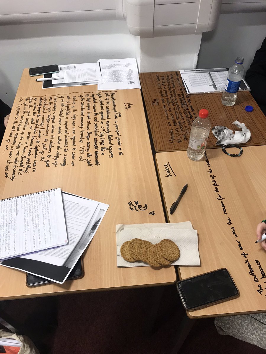 Some biscuit analysis for Higher History! Looking at forming knowledge, analysis, analysis + and evaluation on biscuits then doing the same for a French Revolution paragraph! Obviously we had to have some biscuits as well 🤣🍪