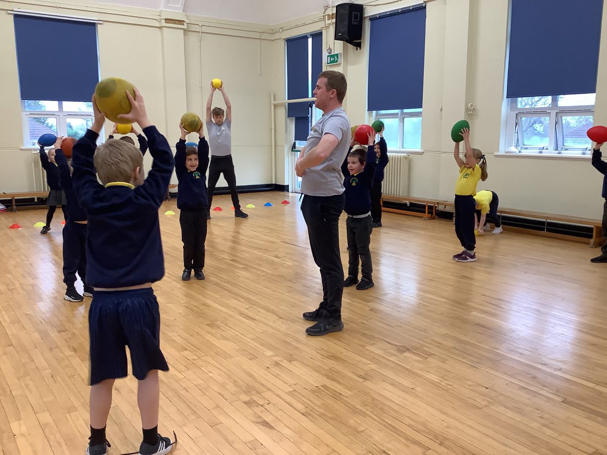 Y3HazelClass's tweet photo. 🏉 Having the best time with @UltimateKidsLtd for Week 2 of our competition win in @PinehurstPYewY2 @FirTreeClass this week playing rugby!🏉
🌲@PinehurstP #ExperienceExcelEnjoy🌲 https://t.co/TZasZy0iFB