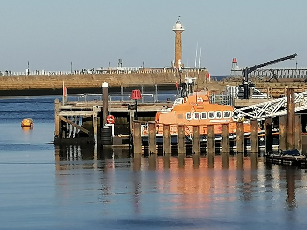 TreeChiefs's tweet photo. Whitby RBLI and harbour @MuseumRnli @WHITBYRNLI
#treechiefs
#riabythesea
#riasseas
#mickandria
#whitbyabbey
#whitby https://t.co/rY2ld66q2U