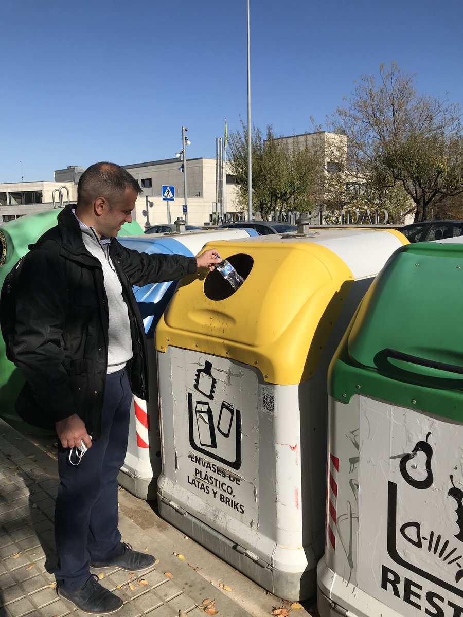 mmarsaenzb's tweet photo. Gracias a la @UCA_Aragon, @aytohuesca y #GRHUSA por estar hoy con @ecoembes presentando las acciones que estamos llevando a cabo en #huesca para fomentar la #sostenibilidad y el #reciclaje y los beneficios de #RECICLOS @jserpac82 https://t.co/5uOrwFRqeH