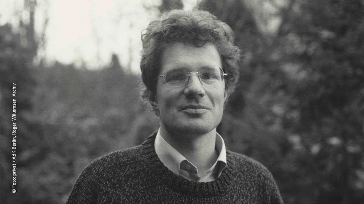 BundesKultur's tweet photo. Der künstlerische Nachlass Roger Willemsens (1955-2016), einer der bekanntesten und vielseitigsten deutschen Intellektuellen, gehört nun zur Akademie der Künste. Heute wird das Roger-Willemsen-Archiv mit einer Benefizveranstaltung eröffnet: https://t.co/GTXLmdRzGH https://t.co/rw76e498U3