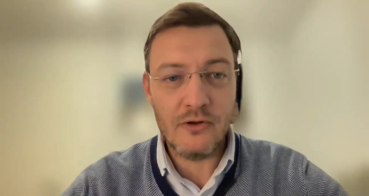 LeedsCTS's tweet photo. #ProfTalk on 5 Nov: Who better to share the #1int landscape than the head of the only international #conferenceinterpreter association himself? Uroš Peterc, the President of @aiiconline, gives a fascinating talk to #t9n and #1nt students at @UniversityLeeds https://t.co/QoYLkAOfCA
