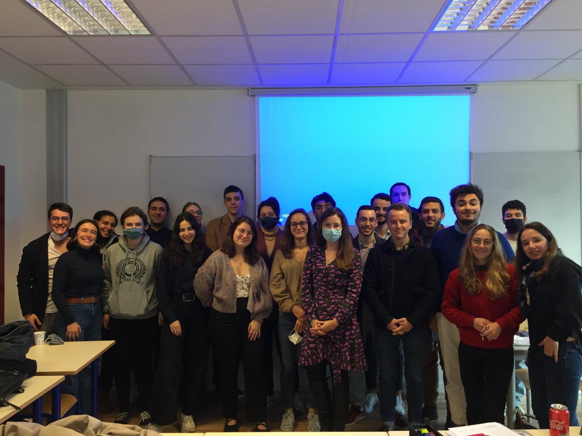 AssoM2DAST's tweet photo. Le M2 DAST a eu le plaisir d'accueillir Madame Sarah Moens, professeure en droit spatial et Department Head à la Thomas More University of Applied Sciences, pour une intervention sur l'utilisation du remote sensing par les avocats durant les procès 📡⚖️ https://t.co/5jRKoKGTQ1