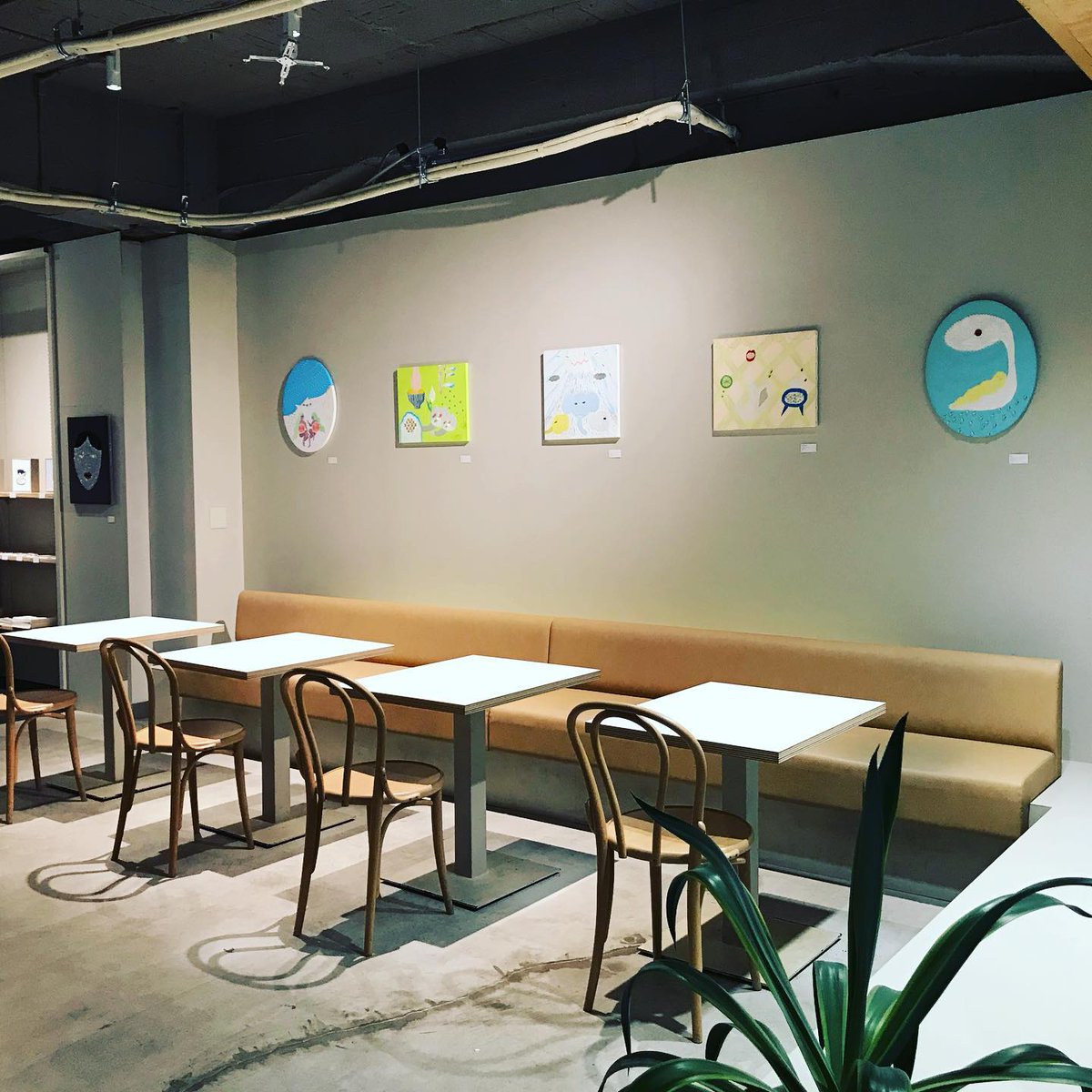 AsumiAsama's tweet photo. 札幌市中央区のカフェPOPiNにて展示を致します。

《会期》
2021年11月17日（火）〜 2022年1月17日（金）
8:00 -20:00 (L.O.19:30)
#POPiN　WALL / iN 
北海道札幌市中央区大通西18丁目1
地下鉄東西線2番出口から徒歩1分

#Beyond #浅間あす未　#札幌カフェめぐり https://t.co/K1T9bE0HOM