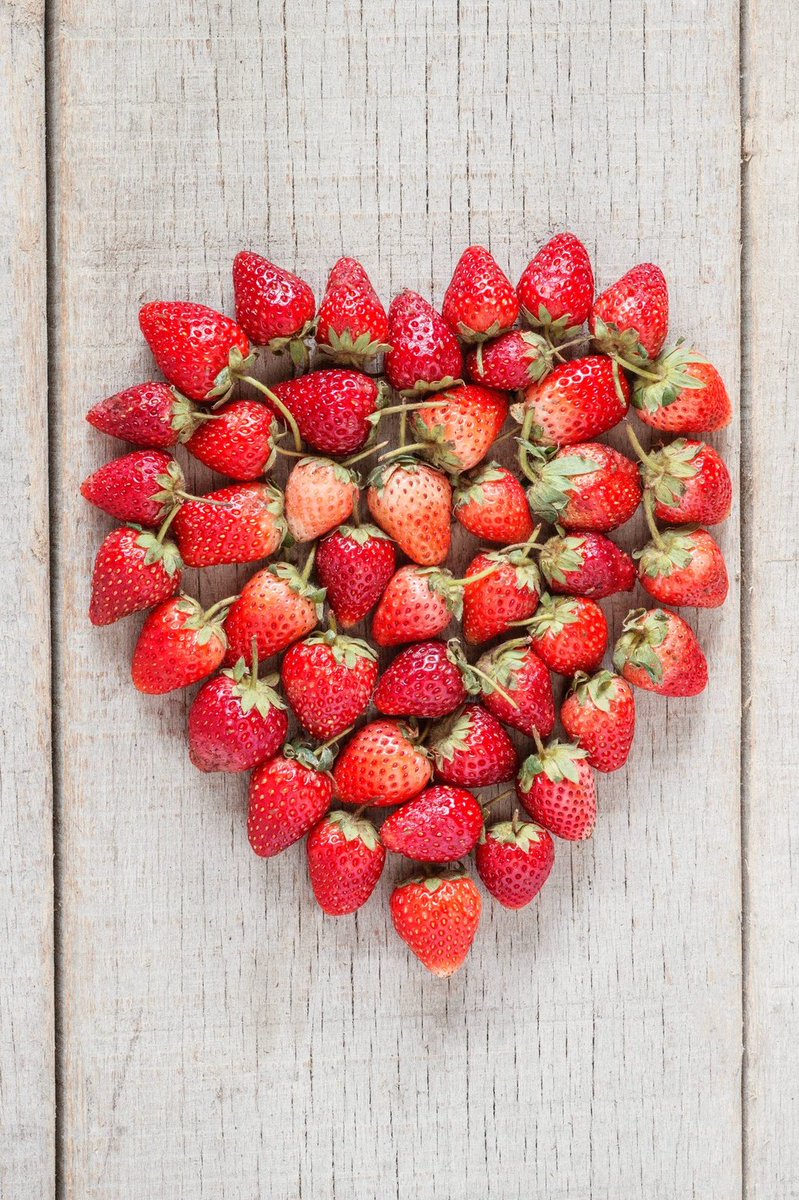 Prisma_Natural's tweet photo. ❤️💔 La alimentación de hoy es el pilar de la vida que quieres llevar mañana. De ti depende si prefieres una salud de hierro o de achaques. Seleccionar lo que comes reducirá los factores de riesgo cardiovasculares como el colesterol. 

#PrismaNatural #DietaSana #ColesterolMalo https://t.co/fdFHQ8QGiE