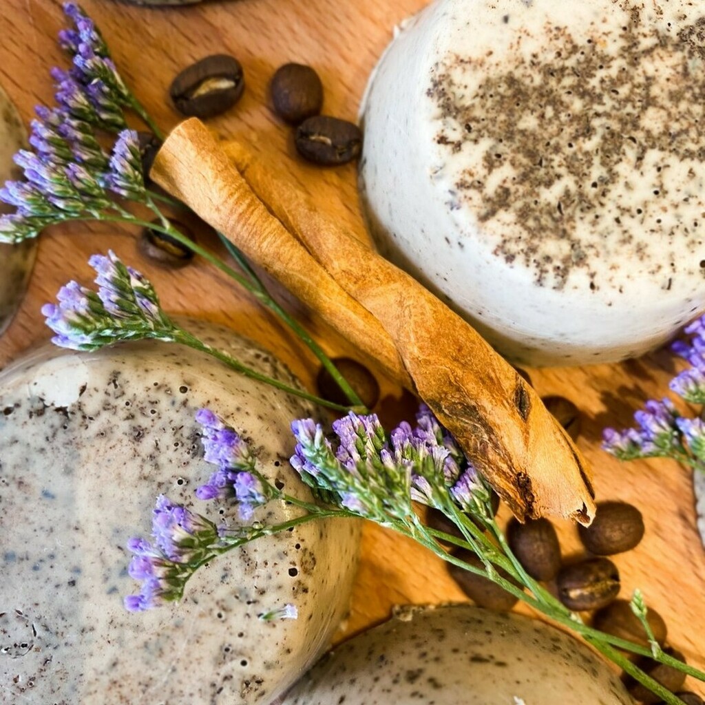 holyshotcoffee's tweet photo. Introducing the new Holy Shot homemade coffee soaps 🌷☕️🍂

With Christmas fast approaching, these little guys make for the perfect low waste and sustainable stocking filler. Made with a goat’s milk soap base, cinnamon and our very own Daily Blend coffee. Lush!

Available whil… https://t.co/ltOcHY69kj