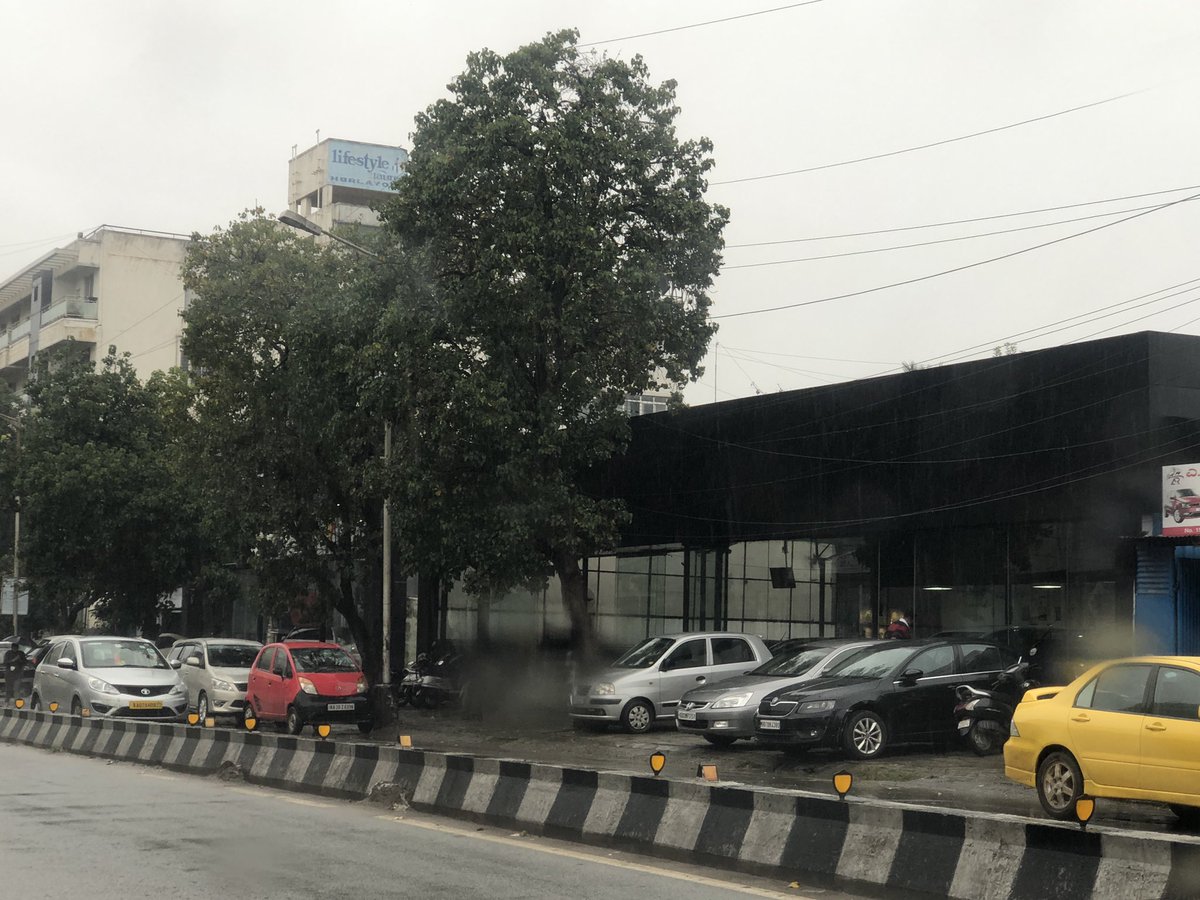 NammaBengaluroo's tweet photo. @blrcitytraffic @AddlCPTraffic @DCPTrWestBCP @DCPTrEastBCP @DCPTrNorthBCP @DCPTrSouth @acpeasttraffic @ACP_TrafficEast @bwaditrafficps @kghallitrfps @bwaditrafficps what action have u taken here ?
#AskCPBlr Where is my Footpath?
#FreeFootpaths
#FootpathsForPedestrians https://t.co/MSwxo5mJ8i