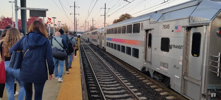 AnthrCommuter's tweet photo. Running late @NJTRANSIT ? No...can't be https://t.co/7sSX1oPXvf