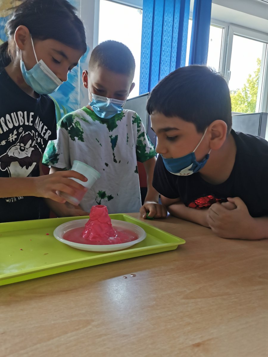 Project__Ruth's tweet image. Non-formal activities inspire creativity and critical thinking. 870+ children in rural &amp;amp; intercity communities have been challenged to think outside of the box through activities curated by our education specialist this fall. 

Thanks for helping make this possible @UWRomania!