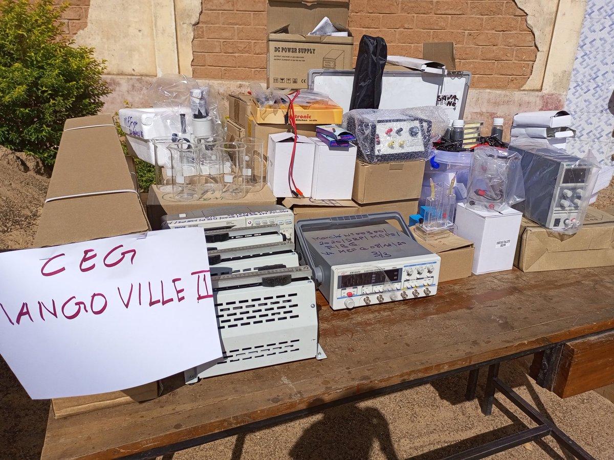 EducationTg's tweet photo. Démarrage de la tournée de remise de malettes pédagogiques, de matériels informatique, de bureau et de laboratoire aux écoles et établissements de la DRE Savanes, ce 18 novembre 2021, a Dapaong.#Mepsta #GouvTg https://t.co/cbR7YMk3wW