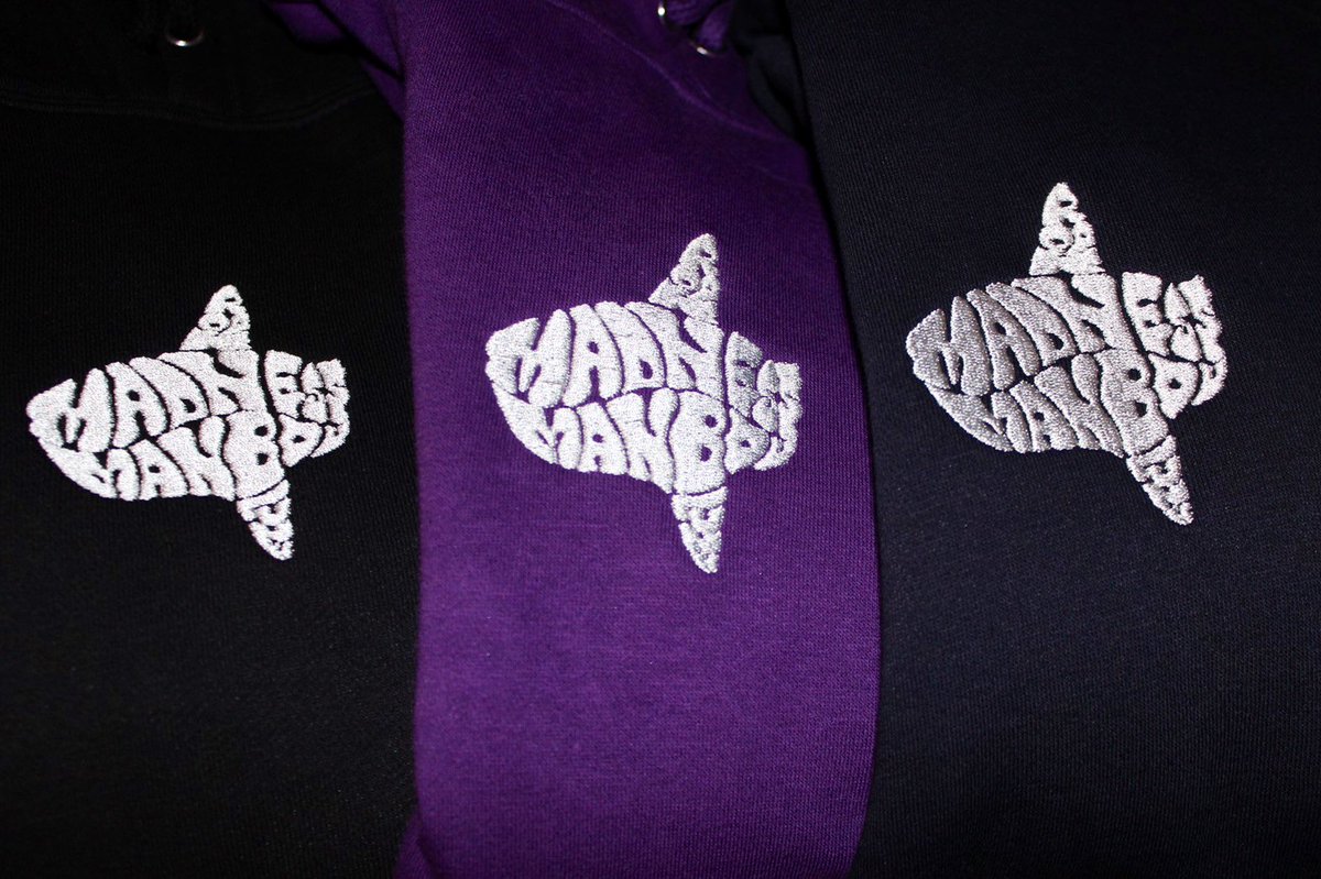 MadnessManbou's tweet photo. Ⓜ️NEW MERCHⓂ️

MADNESS MANBOU 刺繍パーカー

Color : Black / Navy / Purple
Size ：L / XL
Price：¥4,000 tax in

Design by @arathinthin 

ラフ "Navy XL" / D "Purple L"
11/21 くさのねフェス'21 にて販売開始

これからの季節ぴったりな"裏起毛"パーカー😏

よろしく🤘

#マッドネスマンボウ https://t.co/Km8dhUvsEf