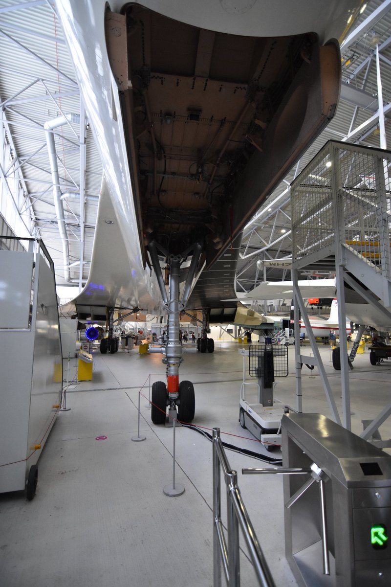 Fhenixito's tweet photo. El museo de @IWMDuxford  en Inglaterra tiene un Concorde, pero no es un Concorde cualquiera. 
Es ni mas ni menos que el prototipo con matricula G-AXDN, su primer vuelo de prueba fue el 2 de marzo de 1969. https://t.co/jPcKmF0ENL