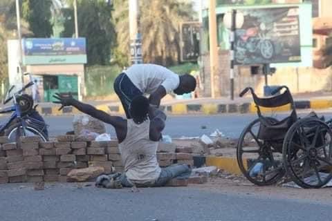 Basimustafa's tweet photo. #CivilDisobedience homework; supporting the pro democracy protesters.
#SudanCoup
#StandWithSudan
#EyesOnSudan
#FreeHamdok https://t.co/qDpOlhbyuK