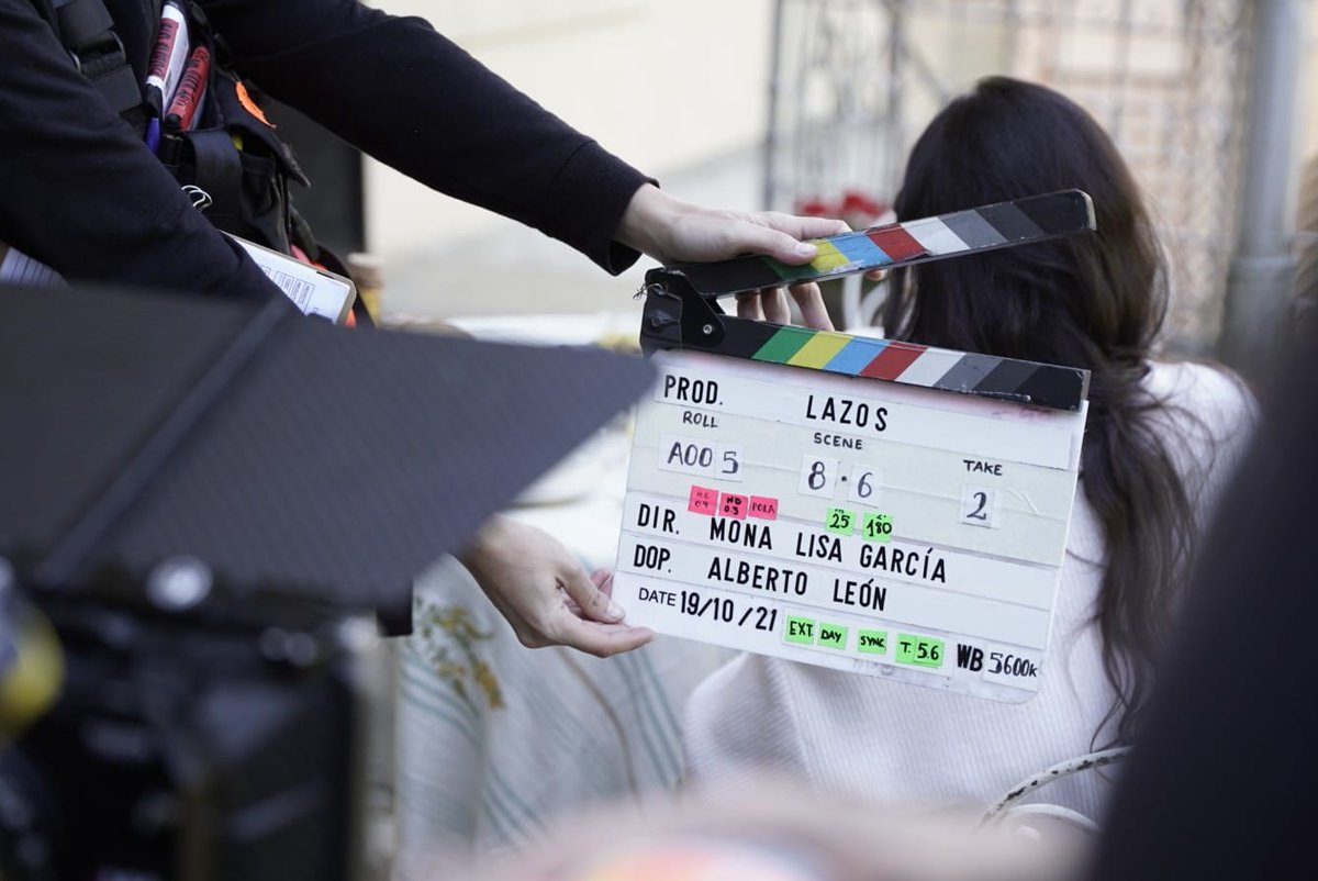 efti_fotografia's tweet photo. 🎥¡¡RODANDO con nuestros #alumnosefti !!
#rodajeefti de uno de los CORTOS FIN DE #mastercineefti
🎬"LAZOS":
Directora: Mona Lisa García
DOP: Alberto León
Produce: @el_trampoline y EFTI
Equipos y materiales de @welabspain y Madcrew 🙌
#efticine #masterdecine #modosdemirar https://t.co/V4fUTQT7Gy