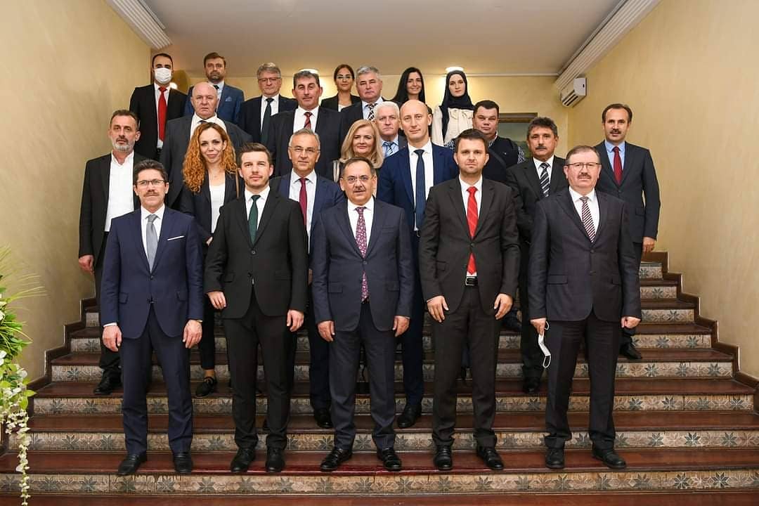 Bigmev's tweet photo. BİGMEV'in kardeş belediye ilişikilerini canlandırma projesi kapsamında ve Büyükelçi Sn.Adis Alagic'in himayelerinde gerçekleşen programda Samsun Bel. Başk. Sn.Mustafa Demir ile Brcko Bel. Başk. Sn.Esed Kadric bir araya gelerek ekonomik ve bilimsel alanda somut projeler  başlattı. https://t.co/kmjGiM0VRV